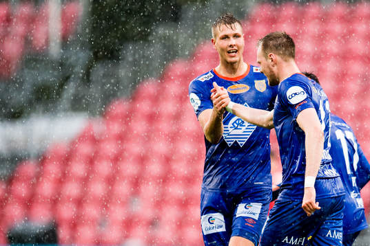 Hólmbert Fridjónsson of Aalesund and Aron Elís