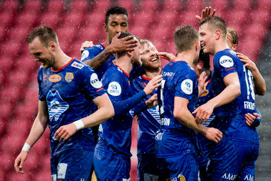 The players of Aalesund celebrate the 0-2 goal