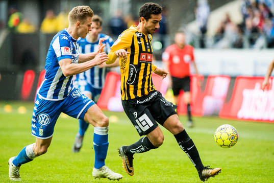 IFK Göteborgs Carl Starfelt och Häckens Daleho Irandust