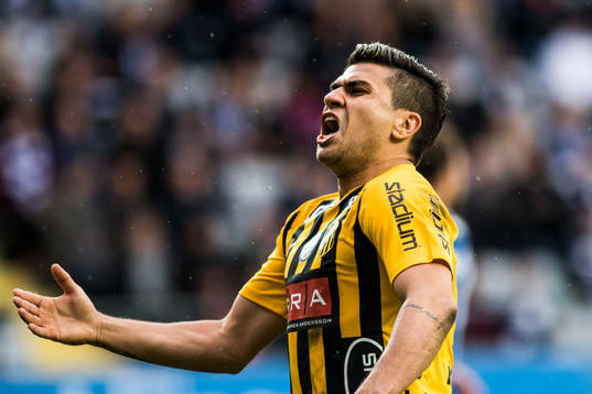 Häckens Paulinho jublar
