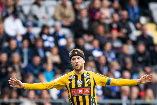 Häckens Rasmus Lindgren sträcker ut armarna