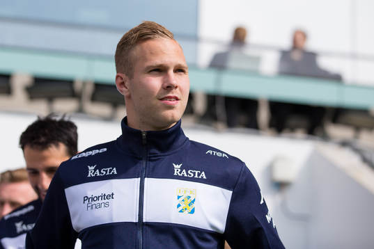 IFK Göteborgs Gustav Engvall på väg in att värma upp