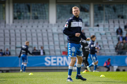 IFK Göteborgs Sebastian Eriksson värmer upp innan