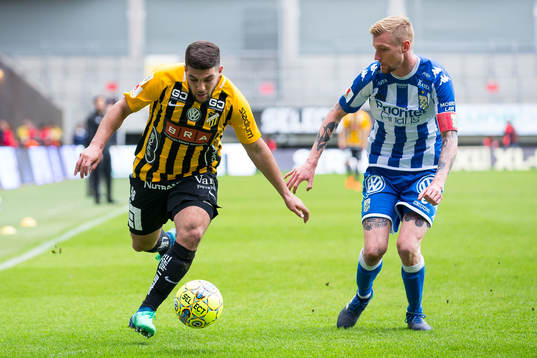 Häckens Moestafa El Kabir mot IFK Göteborgs Sebastian