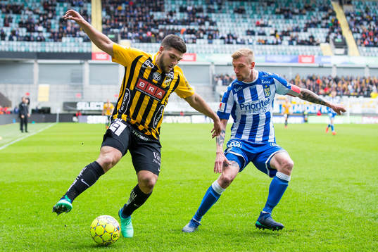 Häckens Moestafa El Kabir mot IFK Göteborgs Sebastian