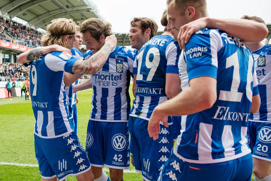 IFK Göteborg firar Elias Mar Omarssons 2-0 mål