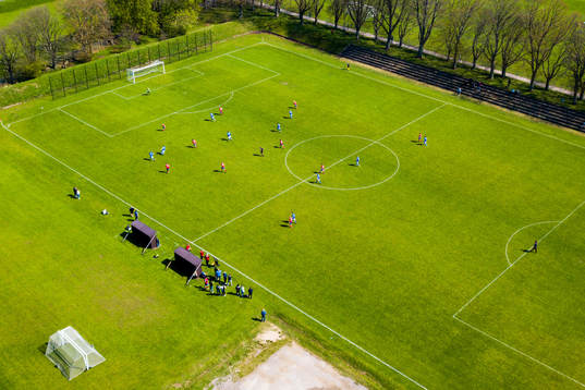 Drönarvy över en fotbollsplan