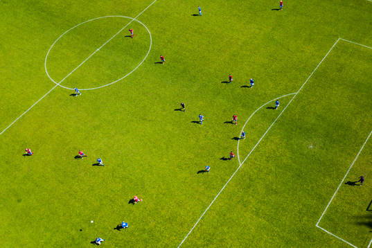 Drönarvy över en fotbollsplan