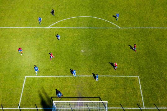 Drönarvy över en fotbollsplan