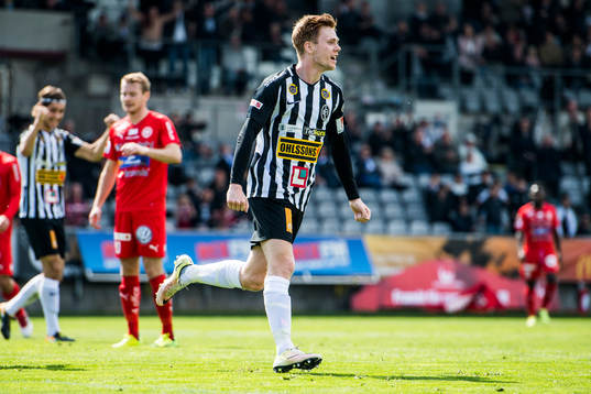 Landskronas Dennis Olofsson jublar