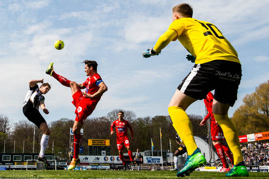 Bläddra bland fler bilder av Fotboll, Superettan, Landskrona - Värnamo