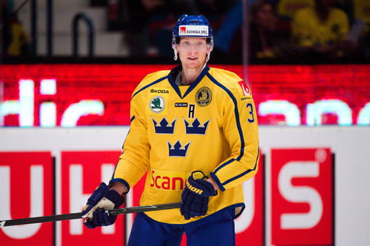 Sveriges John Klingberg före ishockeymatchen i Sweden