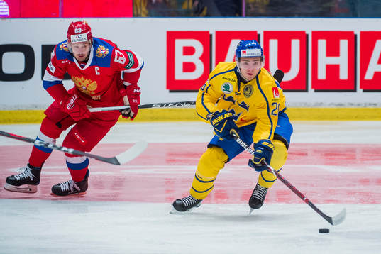 Rysslands Evgeny Dadonov och Sveriges Erik Brännström