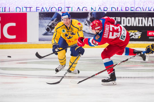Sveriges John Klingberg och Rysslands Evgeny Dadonov