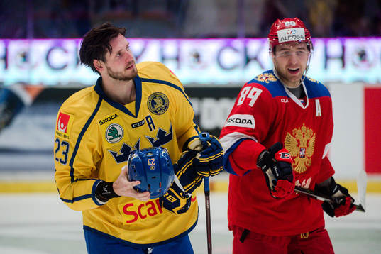 Sveriges Oliver Ekman Larsson och Rysslands Nikita Nesterov