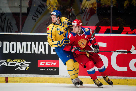 Sveriges Oliver Ekman Larsson och Rysslands Nikita Nesterov