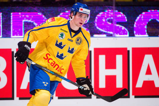 Sveriges Adrian Kempe före ishockeymatchen i Sweden Hockey