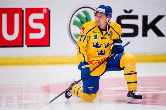 Sveriges John Norman före ishockeymatchen i Sweden Hockey