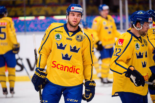 Sveriges Magnus Pääjärvi före ishockeymatchen i Sweden