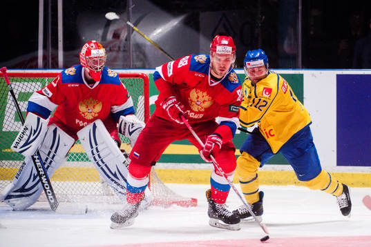 Rysslands målvakt Vasily Koshechkin , Nikita Tryamkin och