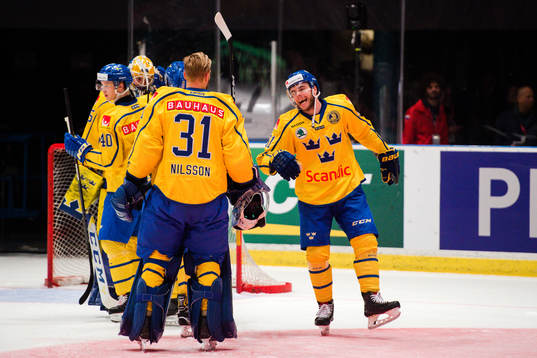Sveriges Magnus Pääjärvi  jublar