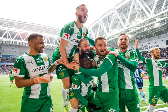 Hammarbys målskytt Pa Amat Dibba jublar