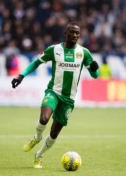 Hammarbys Pa Amat Dibba med bollen