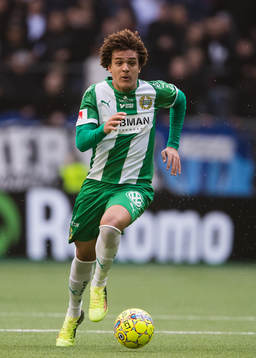 Hammarbys Neto Borges med bollen