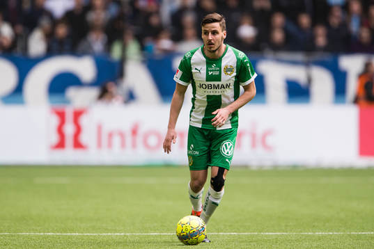 Hammarbys Jeppe Andersen med bollen