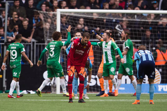 Djurgårdens målvakt Andreas Isaksson och Felix Beijmo