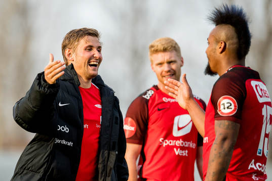 Steffen Lie Skålevik and Bismar Acosta of Brann celebrate
