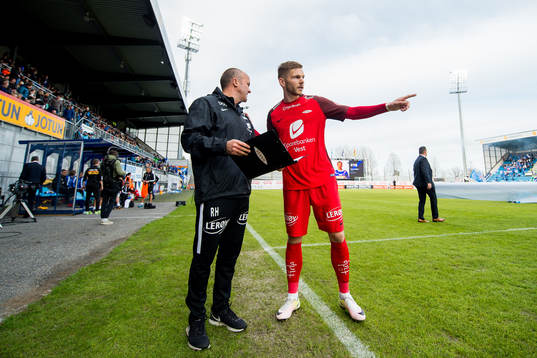 Robert Hauge, assistant coach, and Gilli Rolantsson of Brann