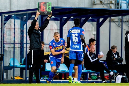 Andrew Eleftheriou of Sandefjord comes