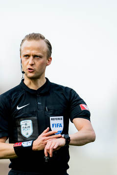 Referee Ola Hobber Nilsen