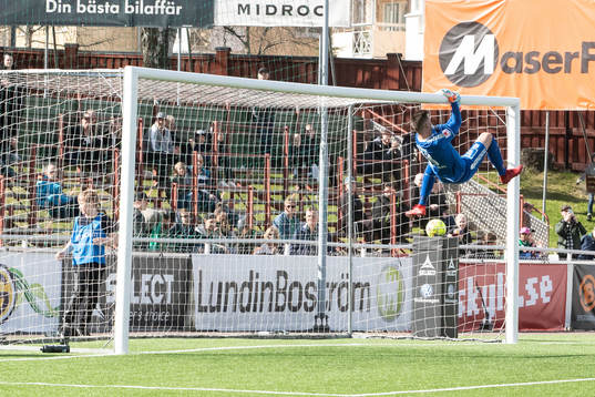 Brages målvakt Peter Rosendal  i fotbollsmatchen i