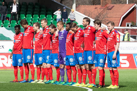 Helsingborgs spelarna innan fotbollsmatchen i superettan