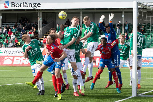 chans framför Brages mål i fotbollsmatchen i superettan