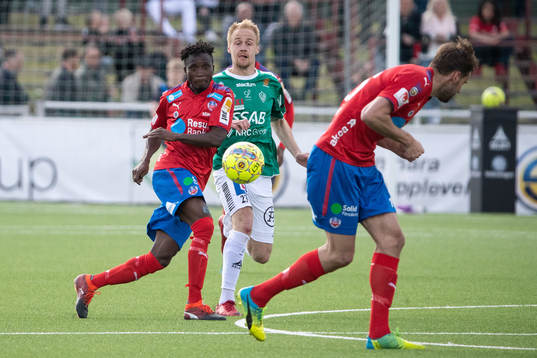 Helsingborgs Mamudu Moro och Brages Oscar Lundin  i