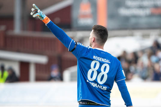 Brages målvakt Peter Rosendal  i fotbollsmatchen i