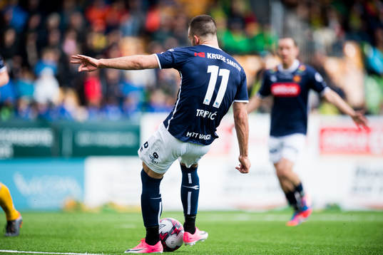 Zlatko Tripic of Viking scores the 1-4 goal