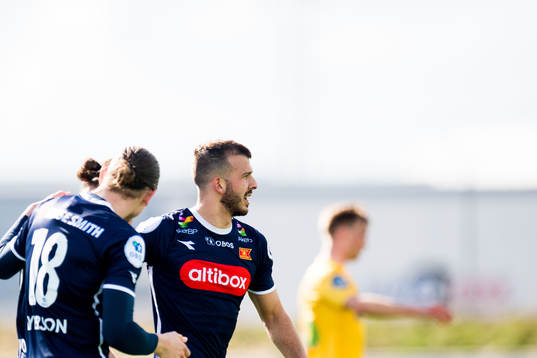 Zlatko Tripic of Viking celebrates the 1-5 goal with
