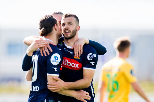Zlatko Tripic of Viking celebrates the 1-5 goal with