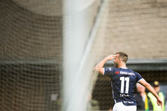 Zlatko Tripic of Viking celebrates the 0-2 goal
