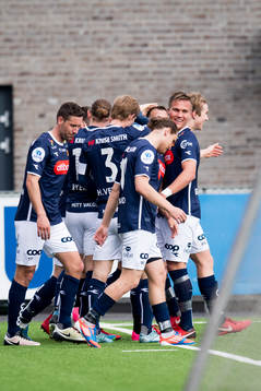 Zlatko Tripic of Viking celebrates the 0-2 goal