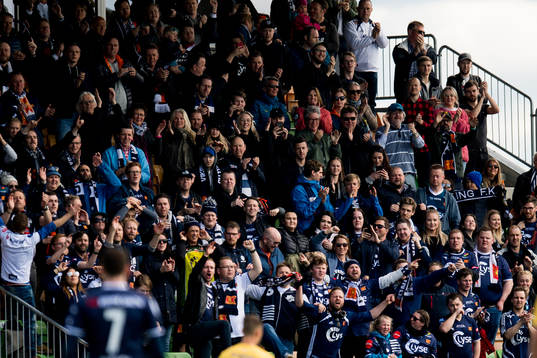 Supporters of Viking celebrate the 0-1 goal