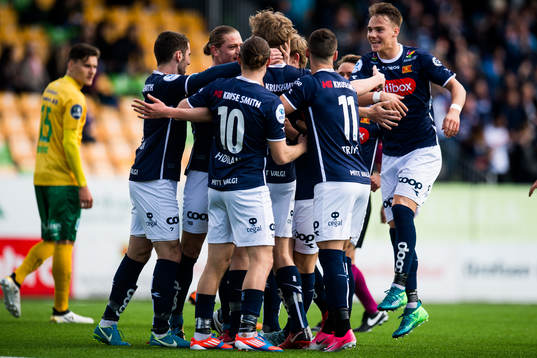 Kristian Thorstvedt of Viking celebrates the 0-1 goal with