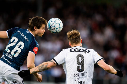 Lars Vilsvik of Strømsgodset and Nicklas Bendtner of