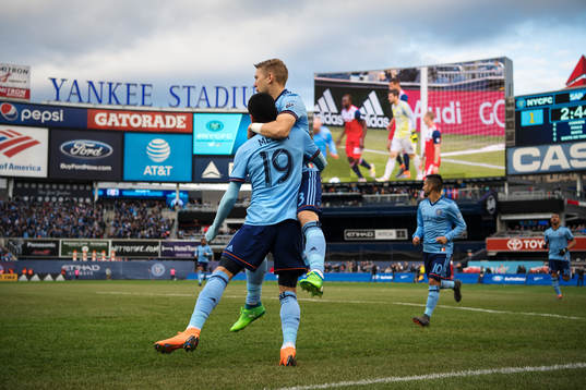 New York Citys Jesus Medina och Anton Tinnerholm jublar