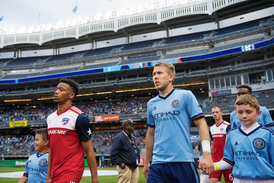 Dallas Jacori Hayes och New York Citys Anton Tinnerholm