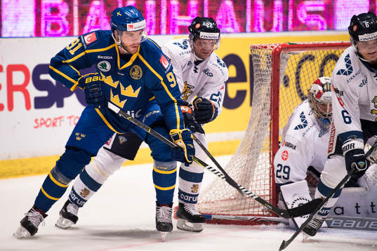 Sveriges Magnus Pääjärvi-Svensson i en närkamp med